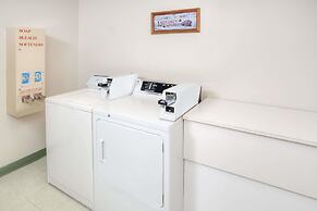 Super 8 by Wyndham Gas City Marion Area