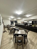 Super 8 by Wyndham Dawson Creek