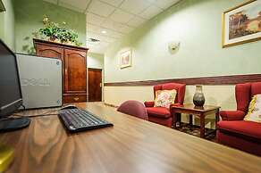 Peterborough Inn & Suites Hotel