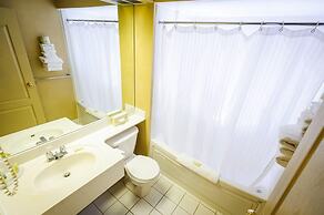 Peterborough Inn & Suites Hotel