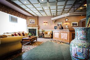 Peterborough Inn & Suites Hotel