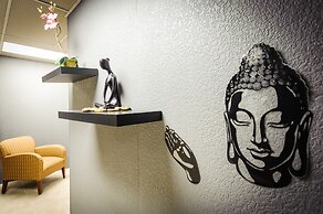 Peterborough Inn & Suites Hotel