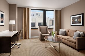 Hilton Indianapolis Hotel & Suites