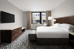 Hilton Indianapolis Hotel & Suites