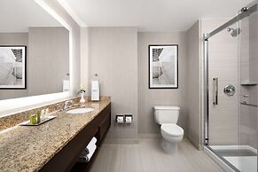 Hilton Indianapolis Hotel & Suites