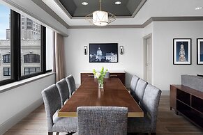 Hilton Indianapolis Hotel & Suites