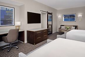 Hilton Indianapolis Hotel & Suites