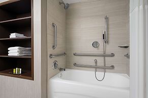 Hilton Indianapolis Hotel & Suites