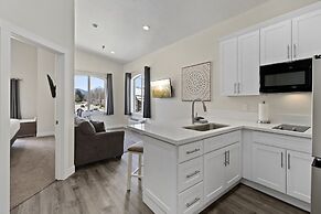 Cedar Street Hotel and Suites