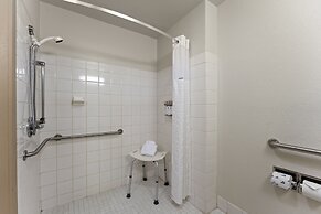 Cedar Street Hotel and Suites