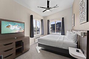 Cedar Street Hotel and Suites