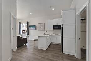 Cedar Street Hotel and Suites