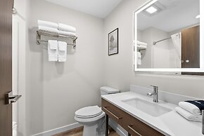 Cedar Street Hotel and Suites