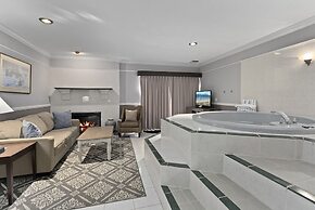 Cedar Street Hotel and Suites