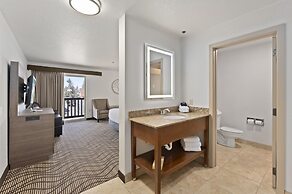 Cedar Street Hotel and Suites