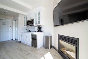 Cedar Street Hotel and Suites