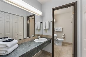 Cedar Street Hotel and Suites