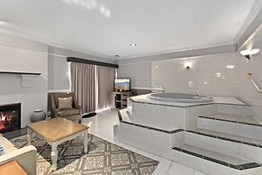 Cedar Street Hotel and Suites