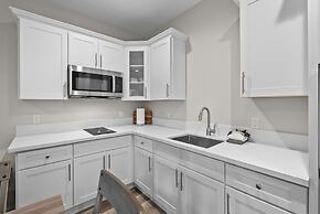 Cedar Street Hotel and Suites