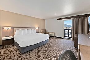 Cedar Street Hotel and Suites