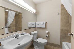 Cedar Street Hotel and Suites