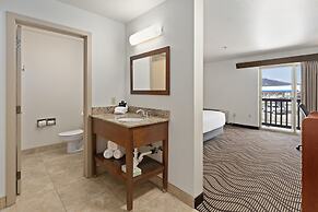 Cedar Street Hotel and Suites