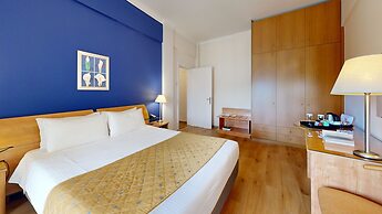 Lucy Hotel