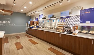 Holiday Inn Express Orlando International Airport by IHG