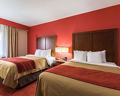 Econo Lodge Inn & Suites East