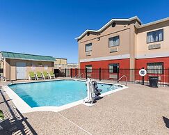 Econo Lodge Inn & Suites East