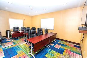 Econo Lodge Inn & Suites East