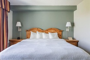 Lancaster Inn and Suites