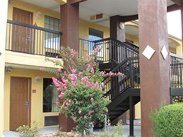Days Inn & Suites by Wyndham Fort Valley