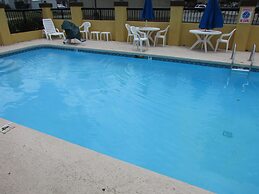 Days Inn & Suites by Wyndham Fort Valley