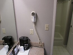 Days Inn & Suites by Wyndham Fort Valley
