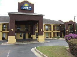 Days Inn & Suites by Wyndham Fort Valley