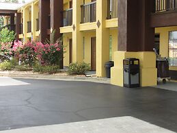 Days Inn & Suites by Wyndham Fort Valley