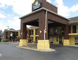 Days Inn & Suites by Wyndham Fort Valley