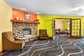 Econo Lodge Inn & Suites