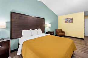 Econo Lodge Inn & Suites