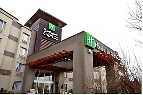 Holiday Inn Express & Suites Langley by IHG