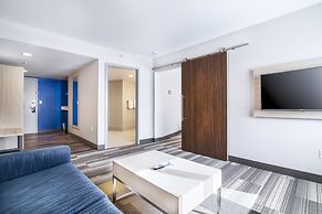 Holiday Inn Express & Suites Langley by IHG