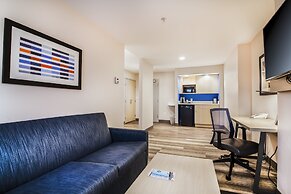 Holiday Inn Express & Suites Langley by IHG