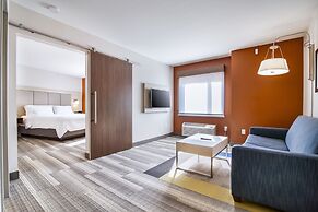 Holiday Inn Express & Suites Langley by IHG