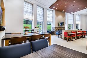 Holiday Inn Express & Suites Langley by IHG