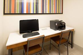 Holiday Inn Express & Suites Worthington by IHG