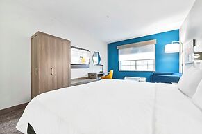 Holiday Inn Express Palestine by IHG