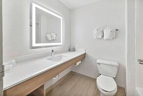 Holiday Inn Express Palestine by IHG