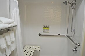 Holiday Inn Express & Suites Batesville by IHG