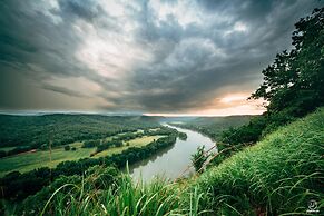 Holiday Inn Express & Suites Batesville by IHG